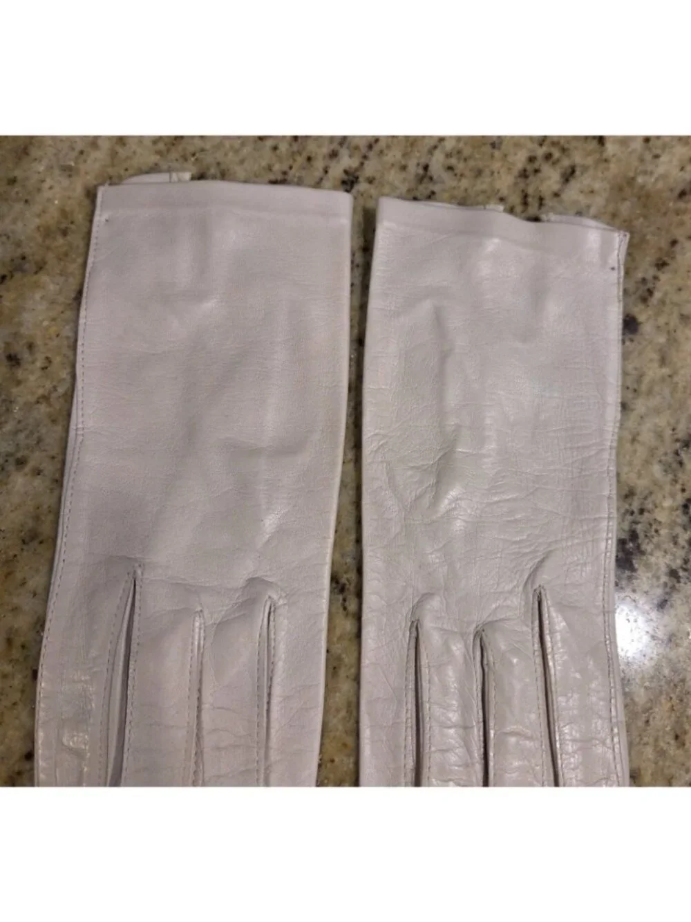 Vintage Womens Size XS S Gray Sof Leather Formal Gloves Wrist Pearly Button